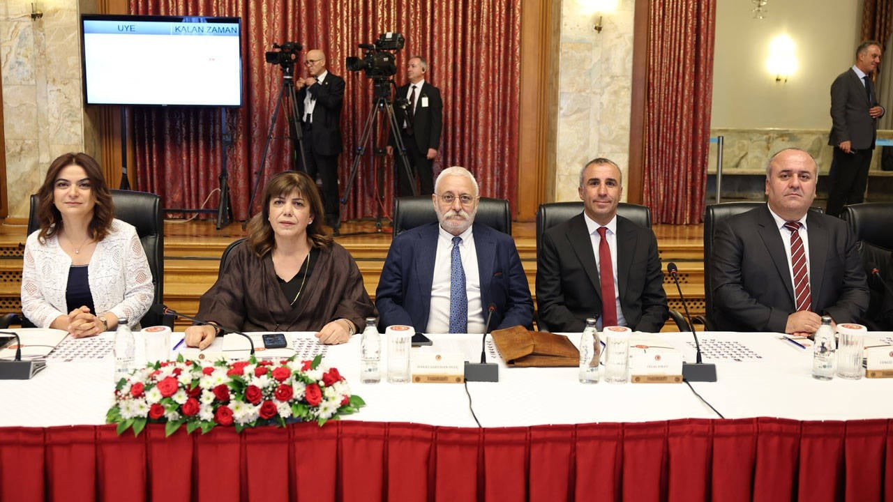 DEM Parti’den “özerklik talebi” iddialarına tepki: Maksatlı bir yalandır DEM Parti’den “özerklik talebi” iddialarına tepki: Maksatlı bir yalandır
