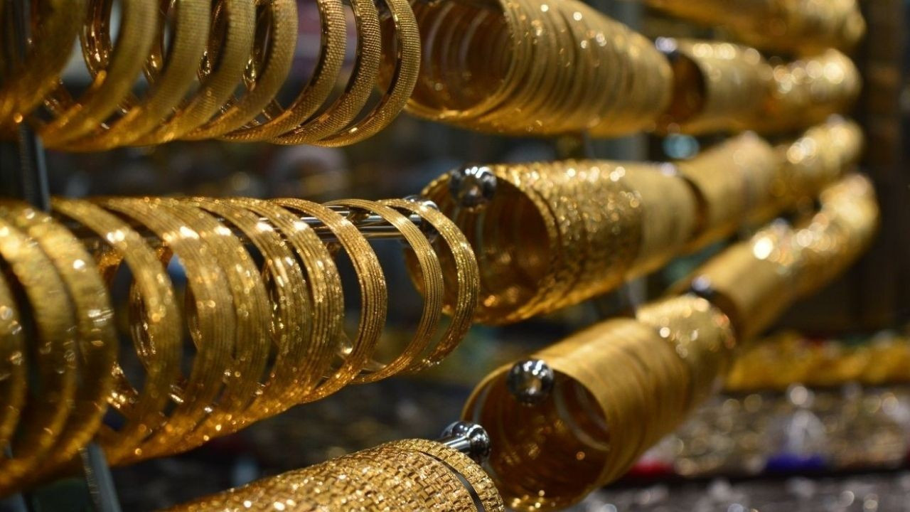 Kuyumcularda sertifikalı dönem başlıyor! 0.25 ve yarım gram altın geri mi dönüyor? Uzmanı açıkladı
