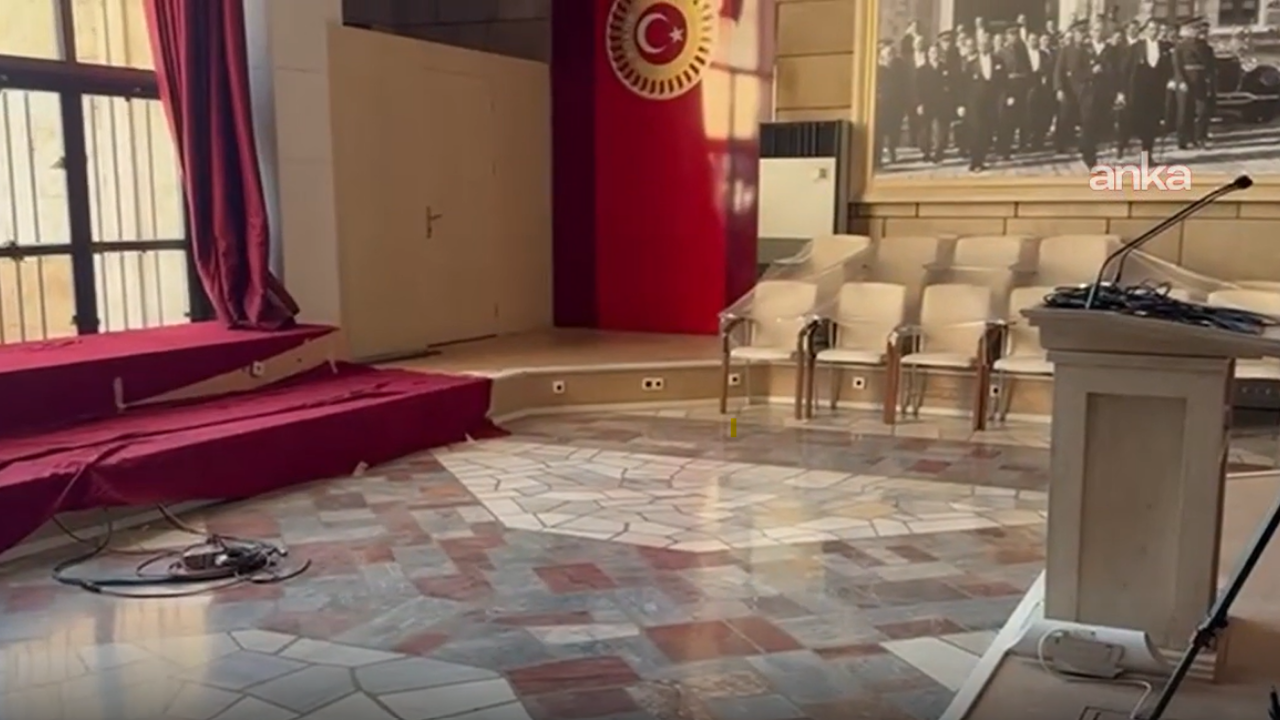 TBMM’de temizlik başladı: Tadilat nedeniyle açıklamalar dışarıda yapılıyor TBMM’de temizlik başladı: Tadilat nedeniyle açıklamalar dışarıda yapılıyor