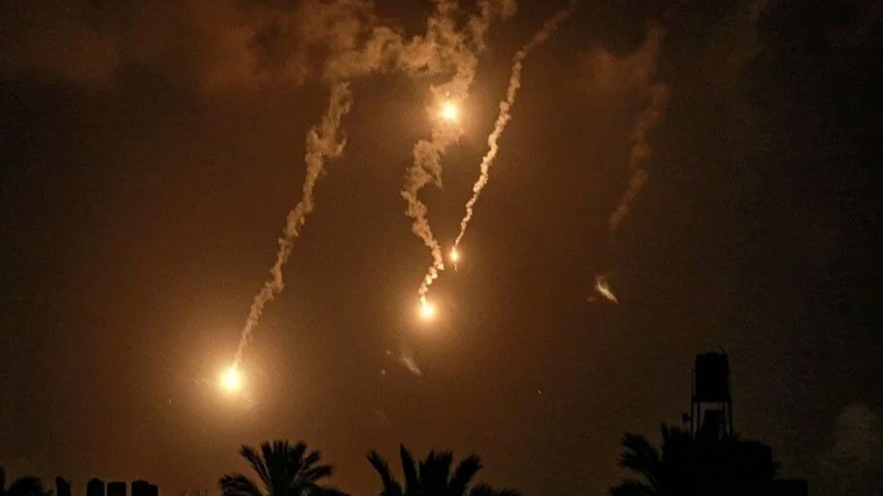 Tel Aviv’de siren sesleri! İsrail savunma sistemlerini devreye soktu Tel Aviv’de siren sesleri! İsrail savunma sistemlerini devreye soktu