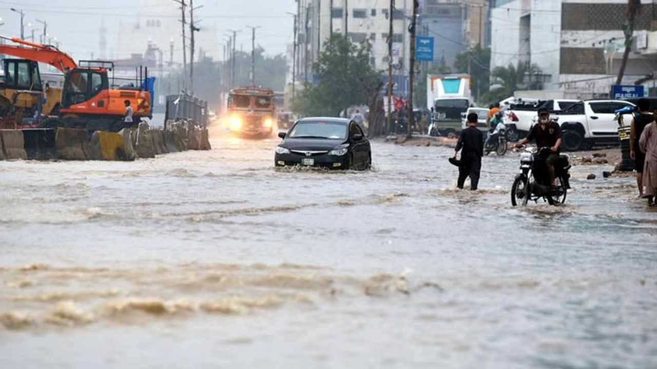 Pakistan'da muson felaketi: Can kaybı 785'e ulaştı!