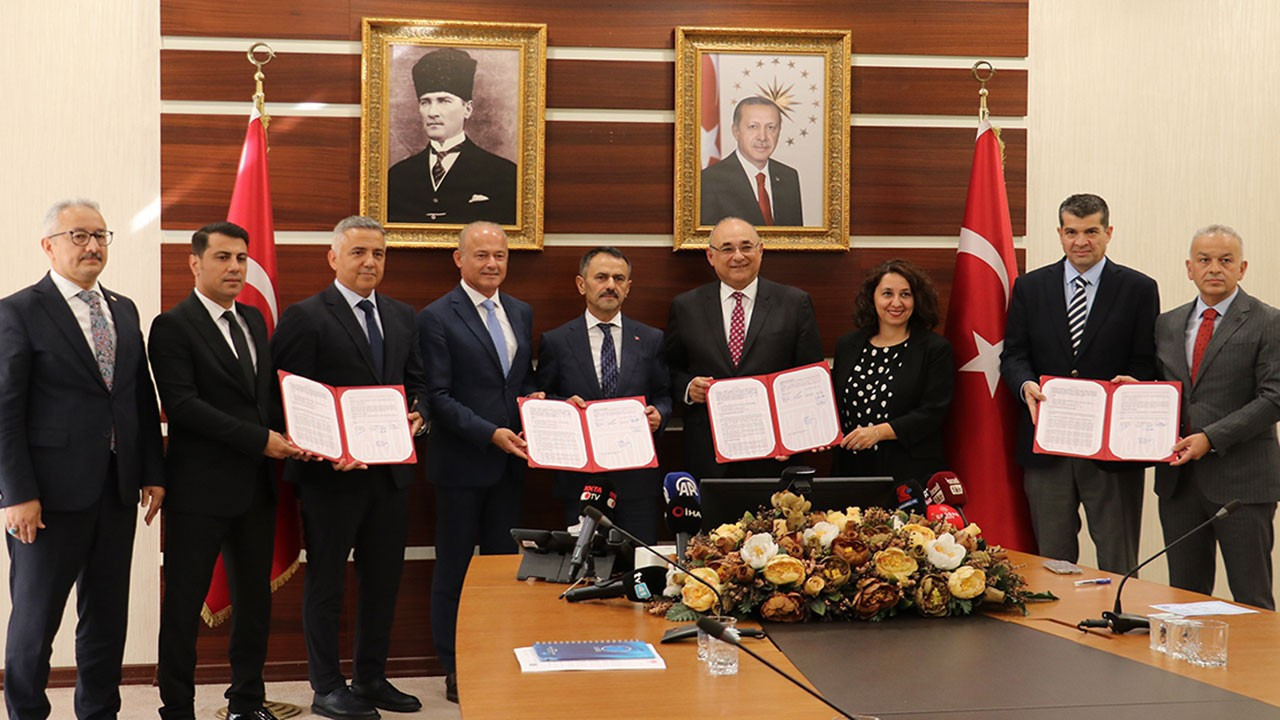 Kocaeli'de 2 okul için Vehbi Koç Vakfı ve Ford Otosan ile protokol imzalandı