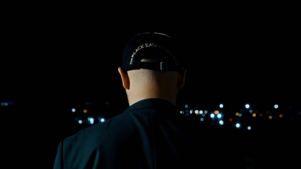 Beşiktaş'tan taraftarını heyecanlandıran video: Gizemli futbolcu kim? Beşiktaş'tan taraftarını heyecanlandıran video: Gizemli futbolcu kim?