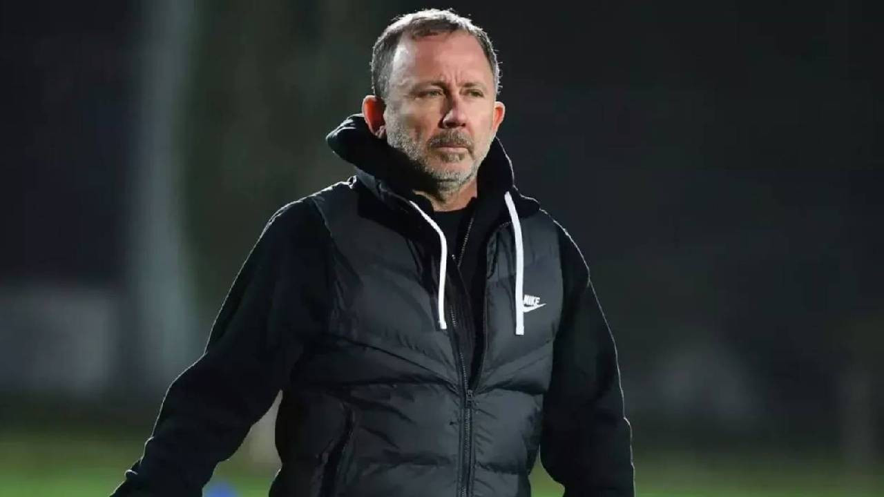 Beşiktaş'ta Solskjaer'in yerine geçecek isim belli oldu: Sergen Yalçın yuvaya geri mi dönüyor? Beşiktaş'ta Solskjaer'in yerine geçecek isim belli oldu: Sergen Yalçın yuvaya geri mi dönüyor?