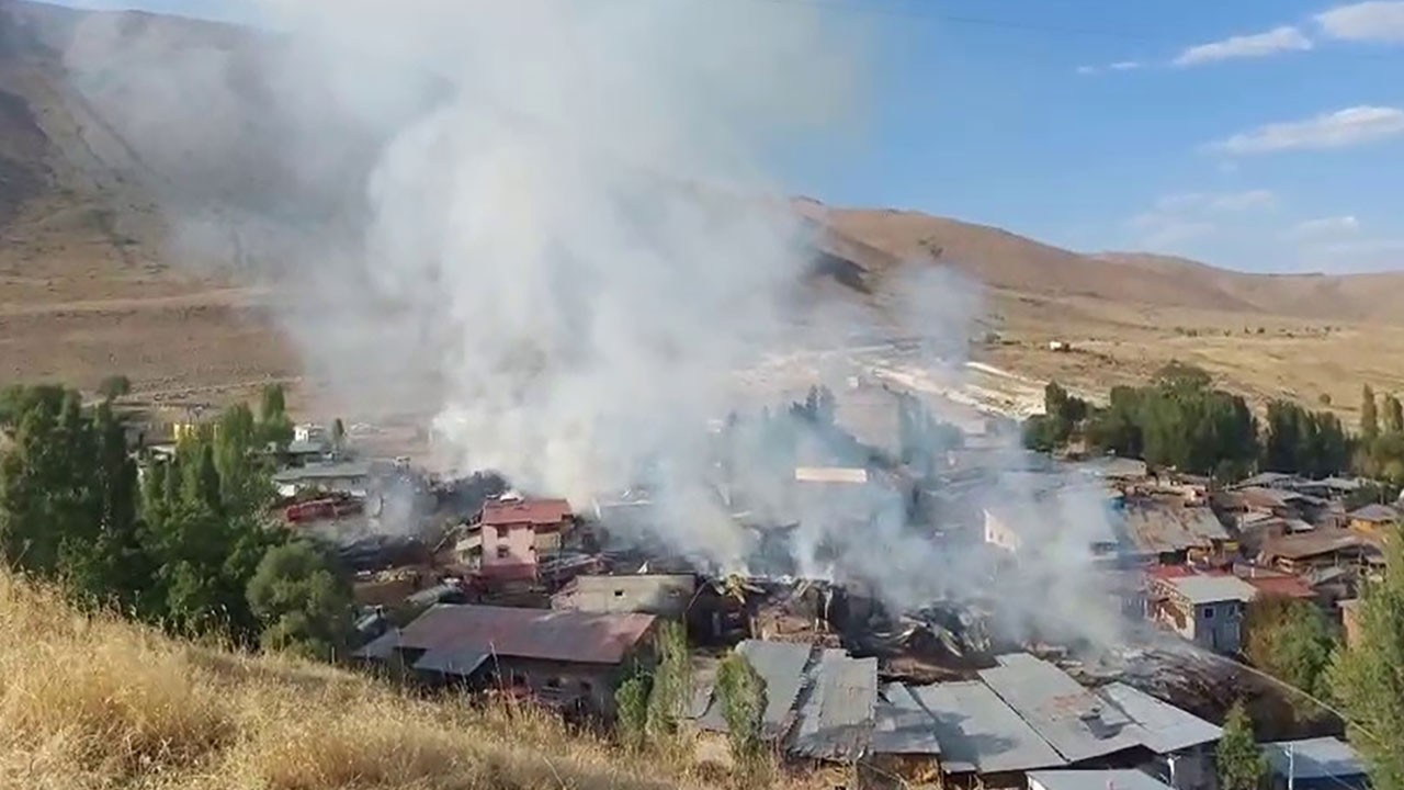 Erzurum’da köyde çıkan yangında 15 ev kullanılamaz hale geldi