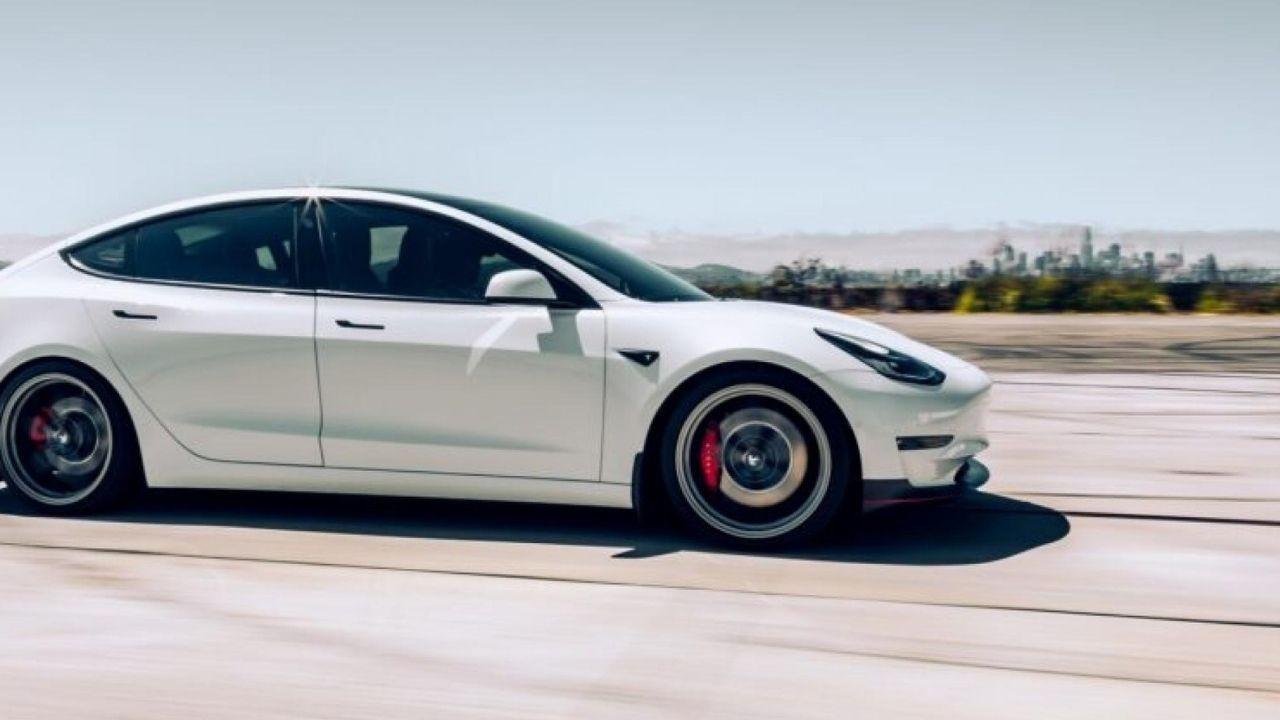 Tesla’nın Avrupa’daki satışları 8 aydır düşüşte! Çinli BYD rekabeti kızıştırıyor