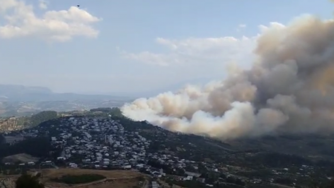Bursa’daki yangına havadan ve karadan yoğun müdahale
