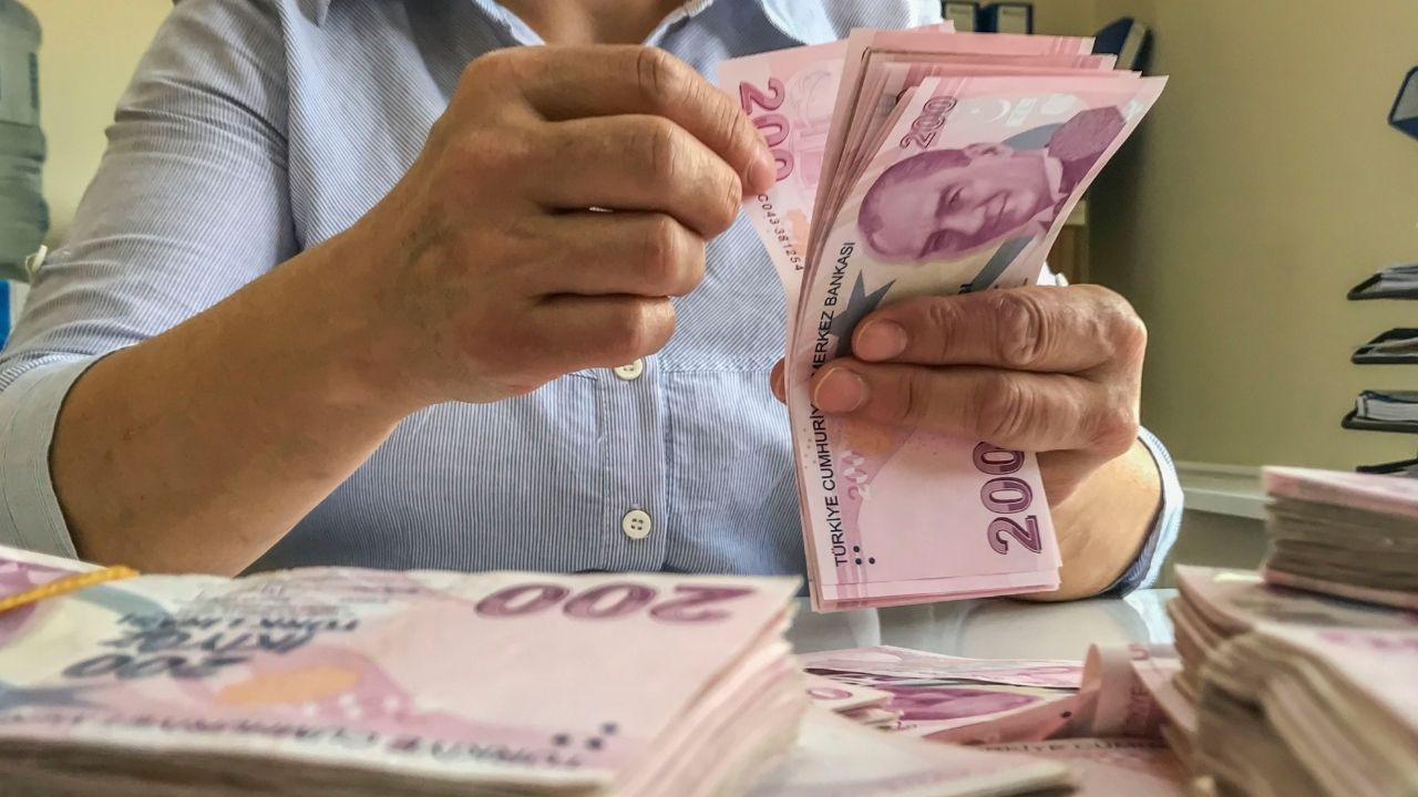 Maaşlar eriyor! Memurun yoksulluk sınırı 90 bini, açlık sınırı ise  37 bin TL’yi aştı