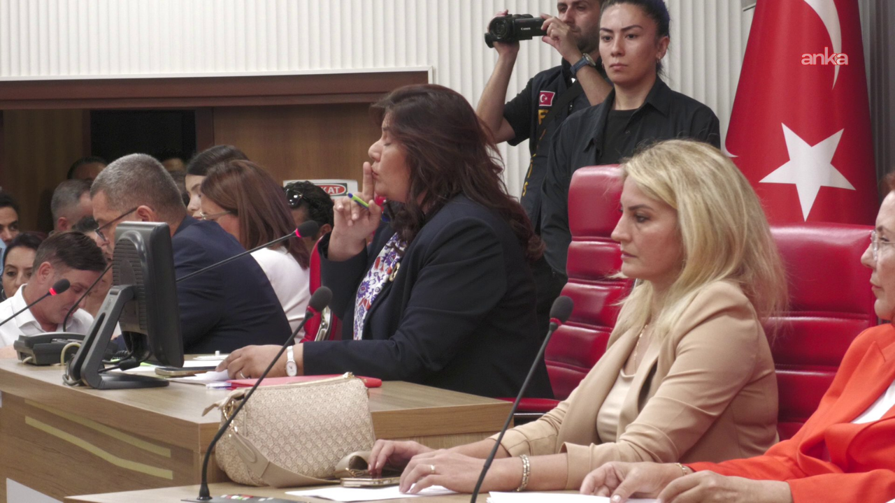 Aydın'da gergin meclis: AK Parti'ye geçen Çerçioğlu'ndan CHP’li üyelerin önerge ve söz taleplerine ret