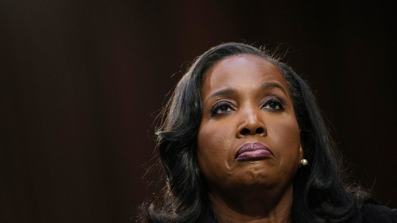 Trump, mahkemeden Cook'un görevden alınmasına izin vermesini istedi