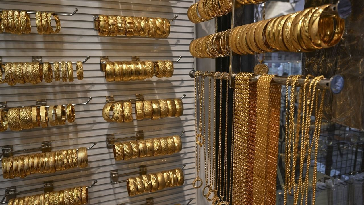 Ajda bilezikten kemerli setlere… Evlenecek çiftler altın yükselince imitasyon takılara yöneldi