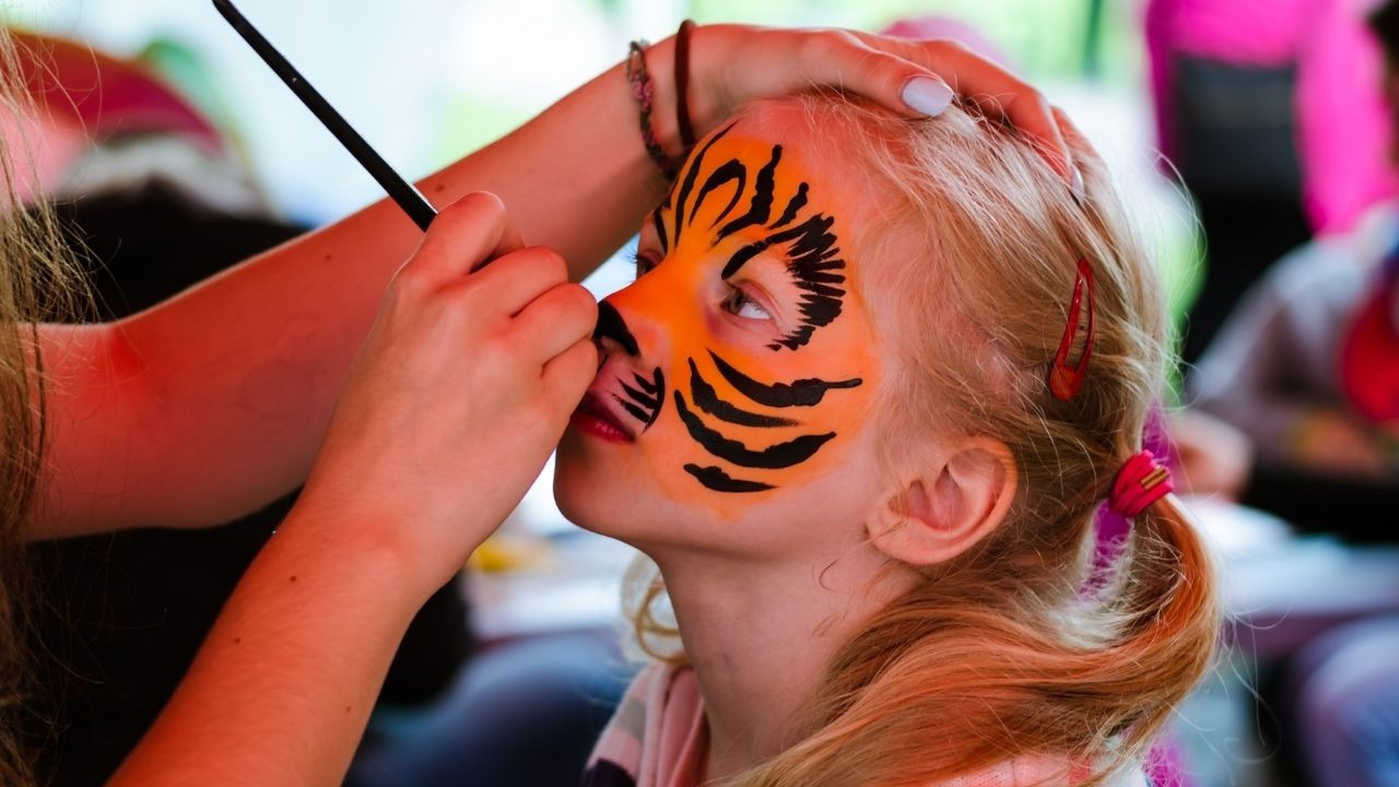 Sağlık Bakanlığı'ndan kozmetik uyarısı: Çocuklarda kullanılan yüz boyaları son derece tehlikeli!