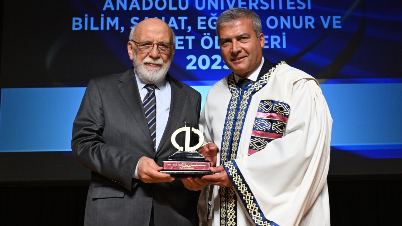 Adıgüzel "Bu bayrağı elden ele ileriye taşıyacaksınız"