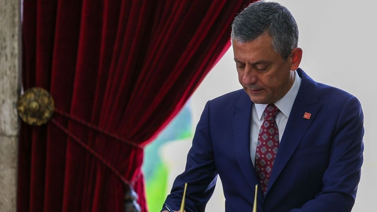 Özgür Özel: Demokrasimize ve partimize karşı sivil darbe teşebbüsüne karşı mücadale ediyoruz