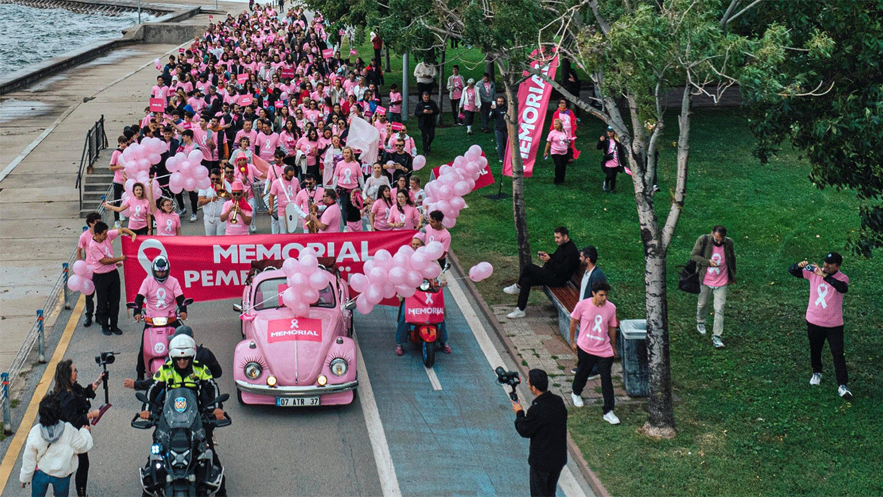 Meme kanseri farkındalığı için binlerce adım: Caddebostan’da pembe yürüyüş