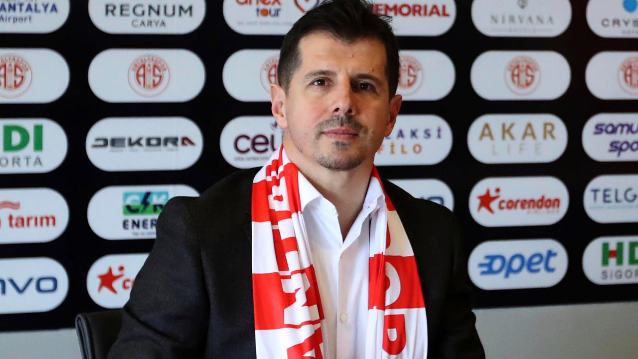 Emre Belözoğlu, Antalyaspor'dan istifa etti