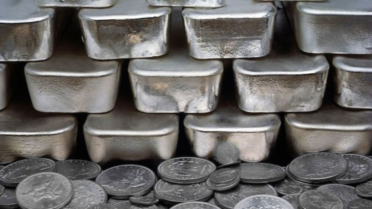 Gümüşün onsu ilk kez 51 doları aşarak rekor kırdı