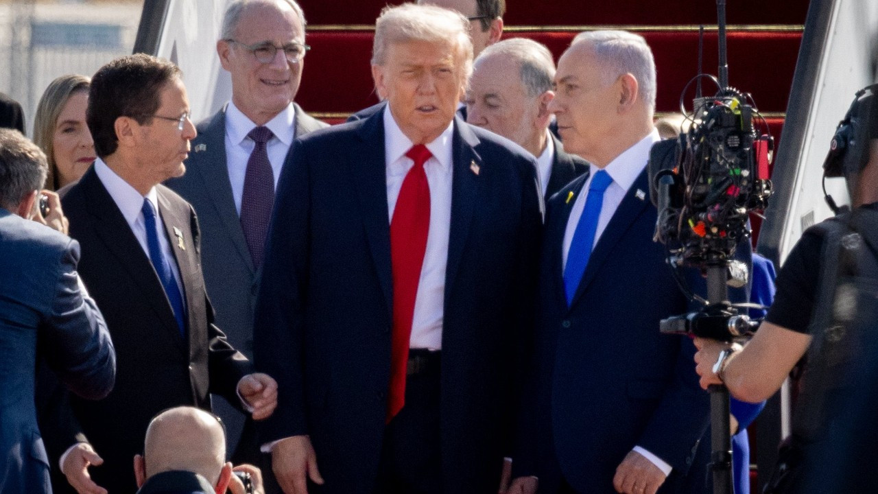 ABD Başkanı Trump, Mısır'daki zirve öncesi İsrail'de: Havalimanında Netanyahu karşıladı