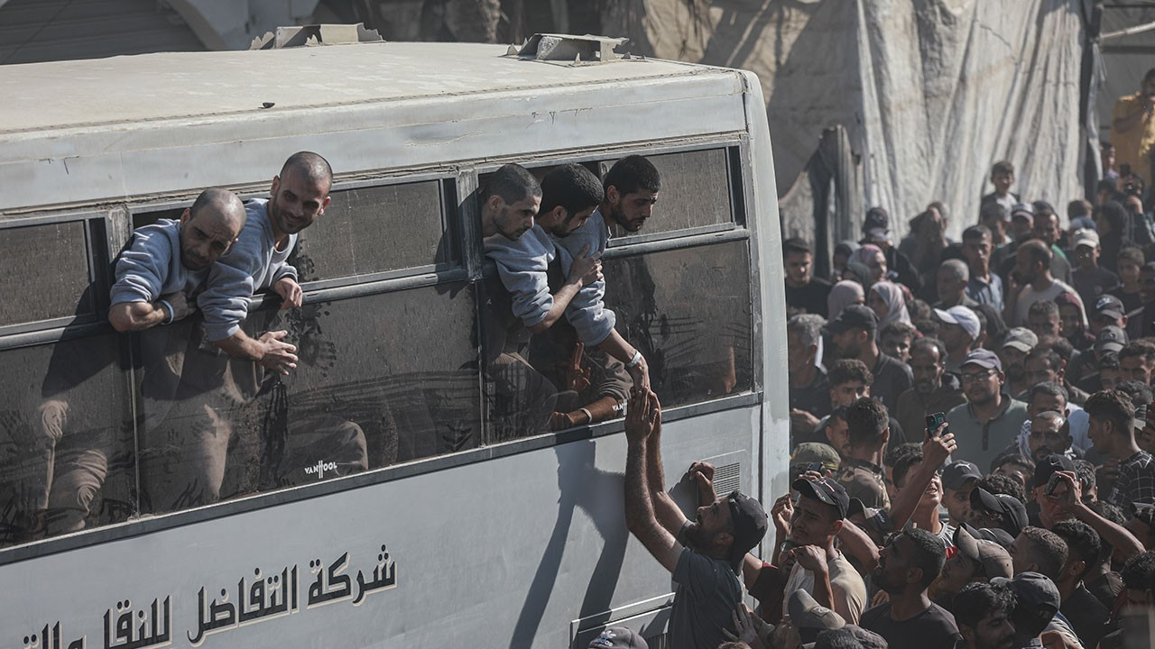 İsrail'in serbest bıraktığı Filistinli esirlerin bir kısmı Gazze'ye ulaştı