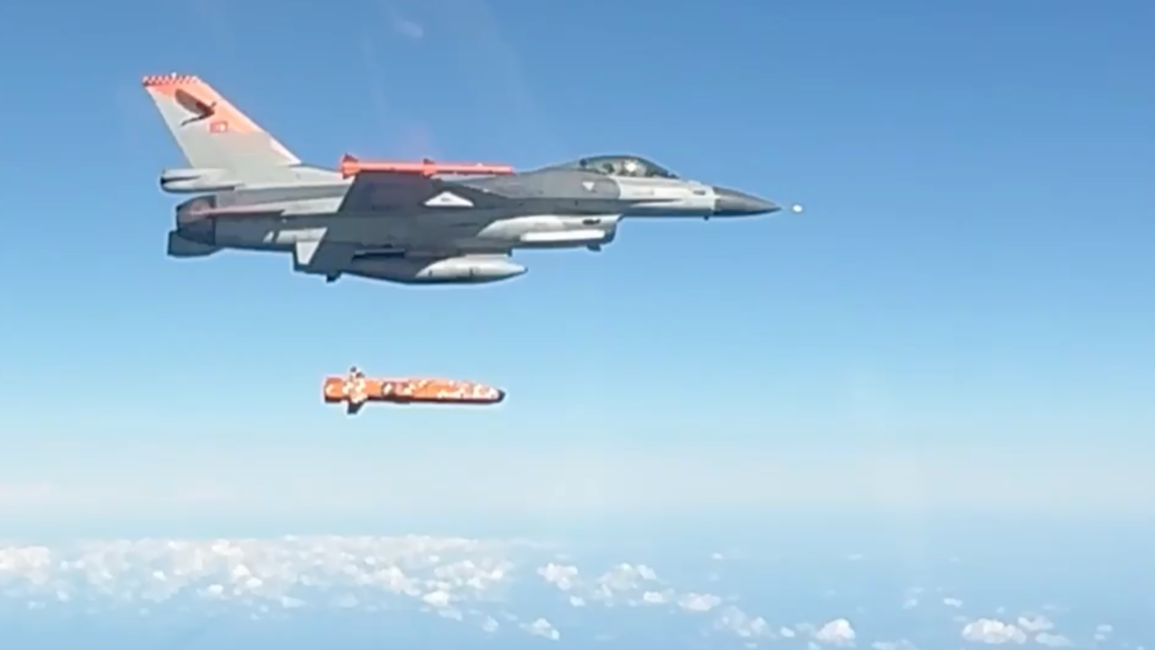 Milli seyir füzesi SOM-J'nin atış testi başarıyla tamamlandı