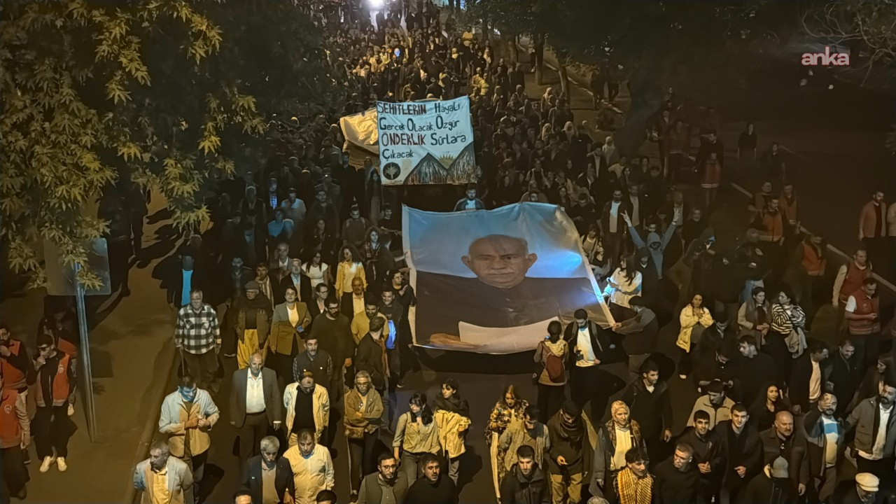 Diyarbakır’da "Öcalan’a özgürlük" yürüyüşüne biber gazlı müdahale