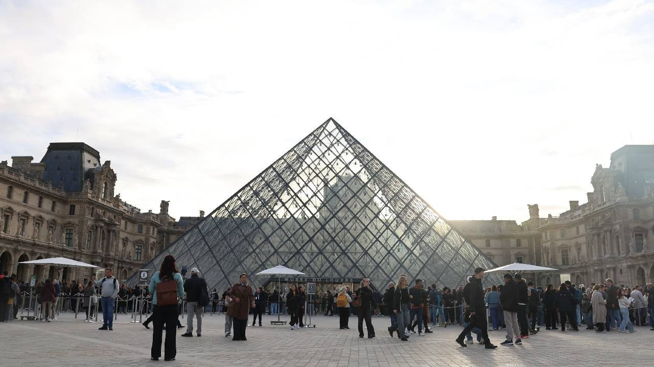 Louvre Müzesi soygunu “küçük çaplı hırsızlar” tarafından gerçekleşti