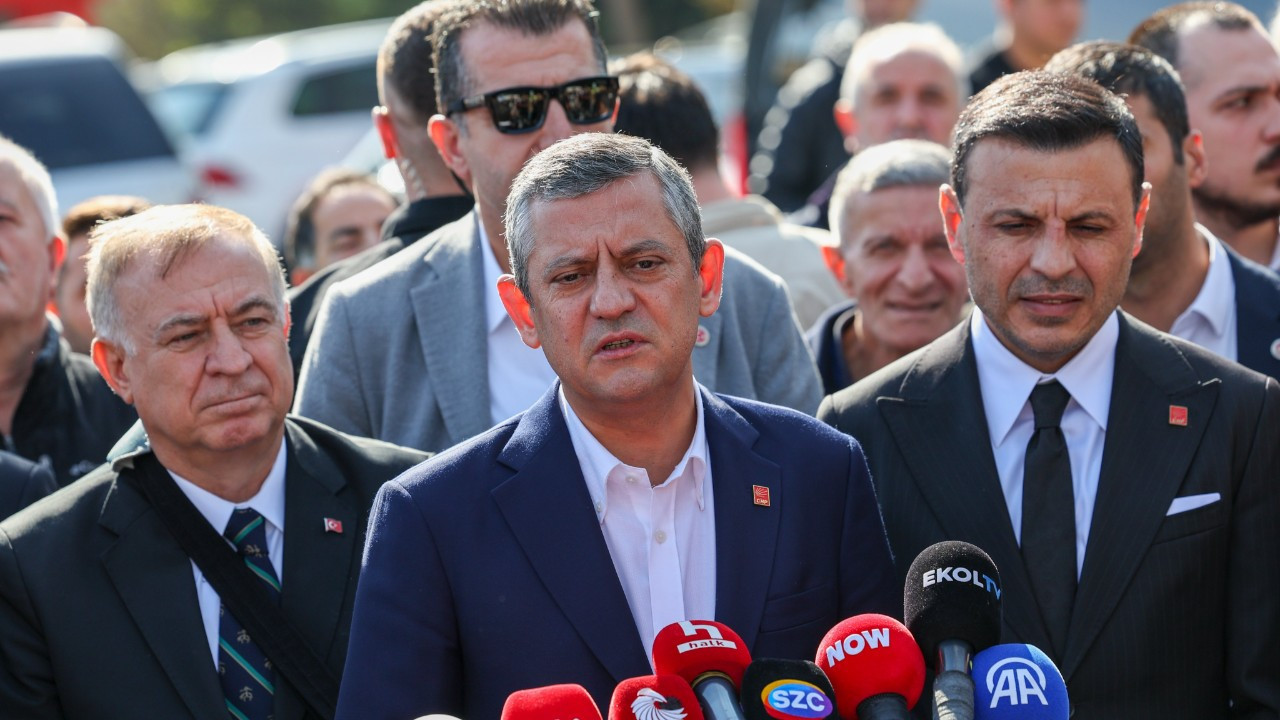 Özgür Özel’den Bahçeli’nin Cumhuriyet Bayramı programına katılmamasına ilk değerlendirme: Meclis'te olmayan protesto Anıtkabir'de mi oluyor?