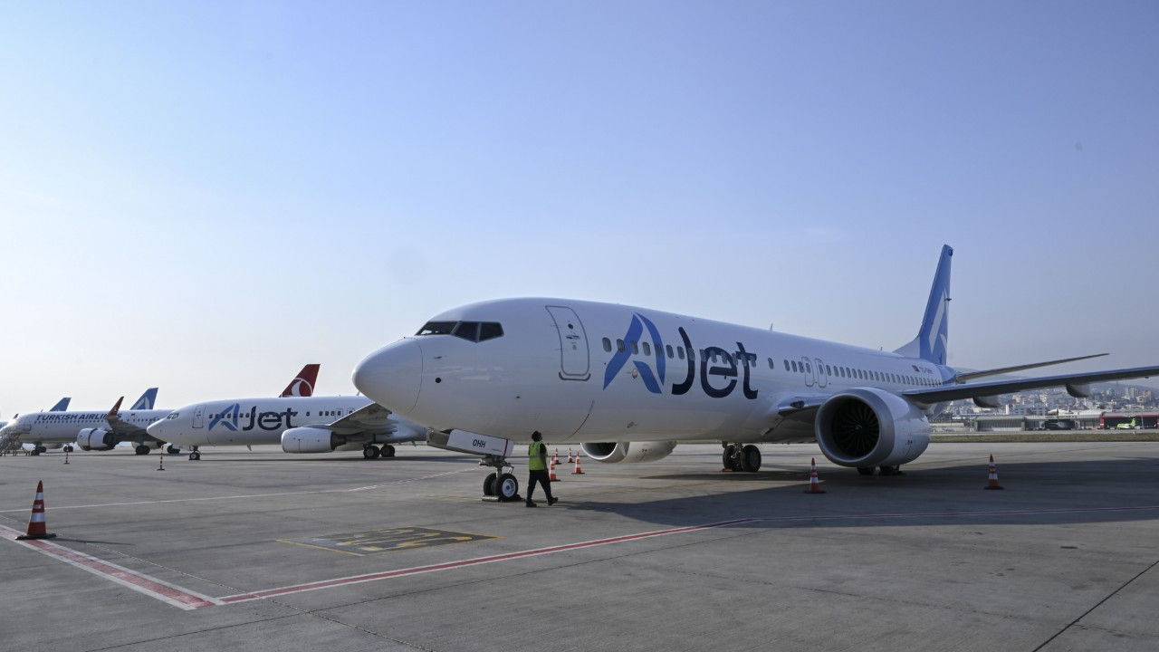 AJet'in "Boeing 737-8 MAX" uçağı İstanbul'a geldi