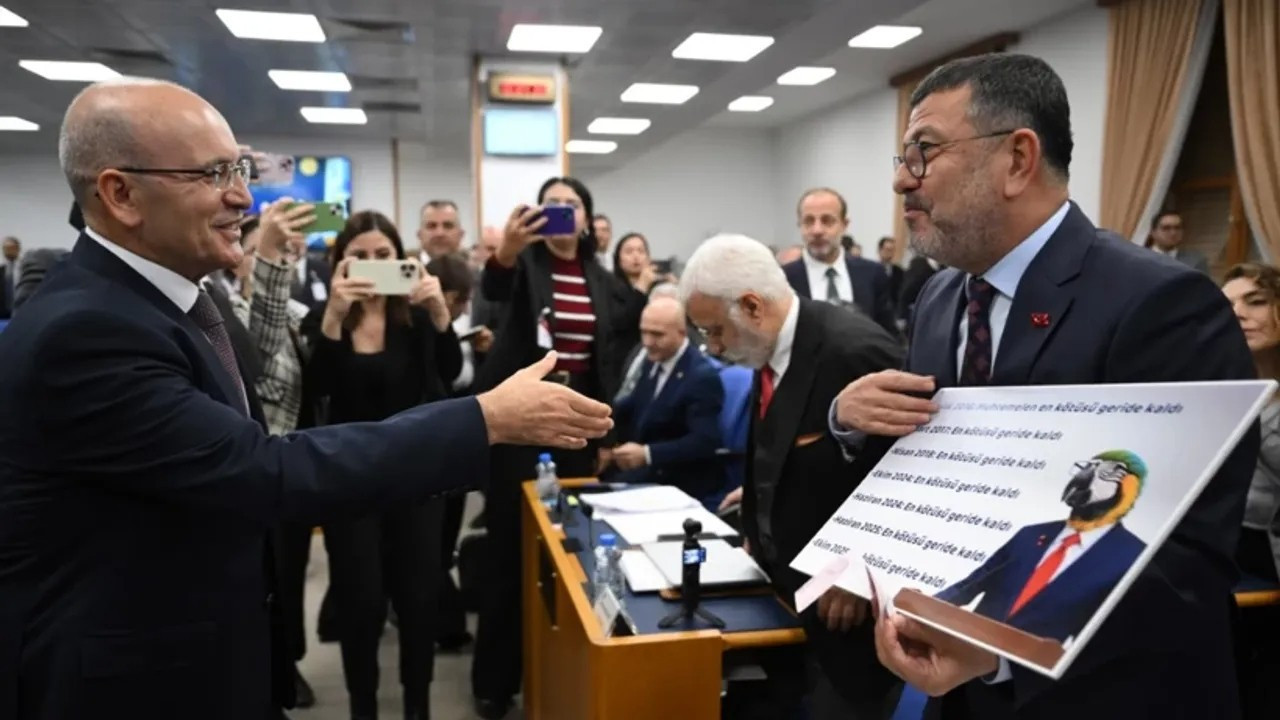 Bütçe görüşmelerinde Bakan Şimşek’e CHP’li milletvekillerinden protesto