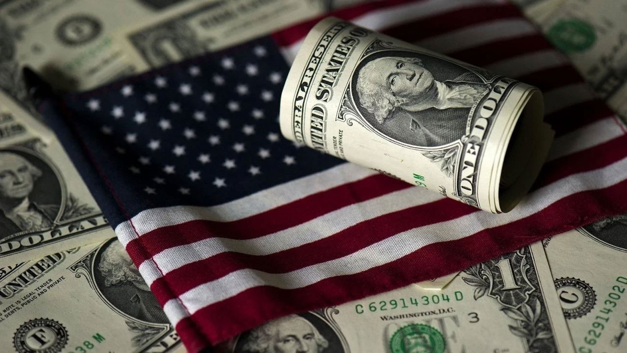 Dolar, ABD hükümetinin yeniden açılma umuduyla yatay