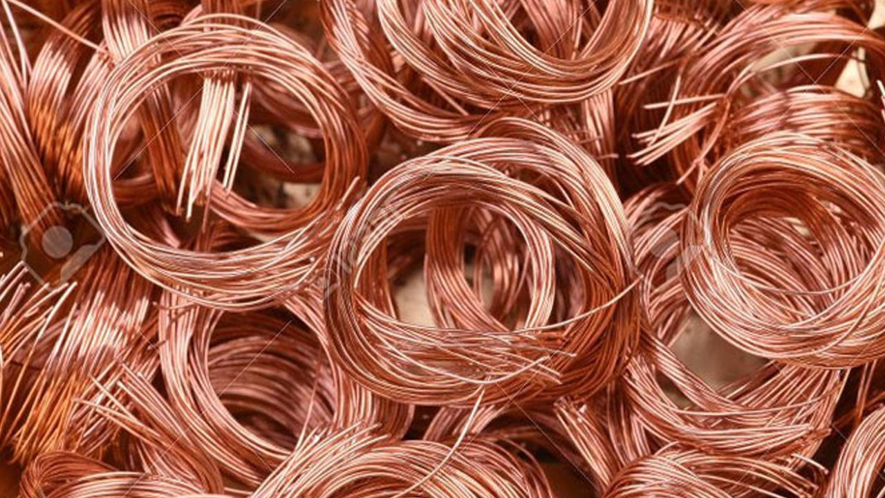 Bakır zirveden geri çekildi, gözler arz riskinde