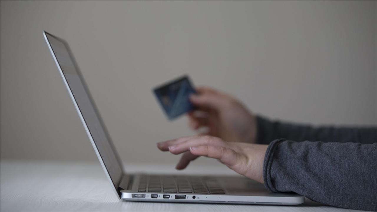 Ticaret Bakanlığı’ndan e-ticarete sıkı denetim: Fahiş fiyata milyonluk ceza geliyor