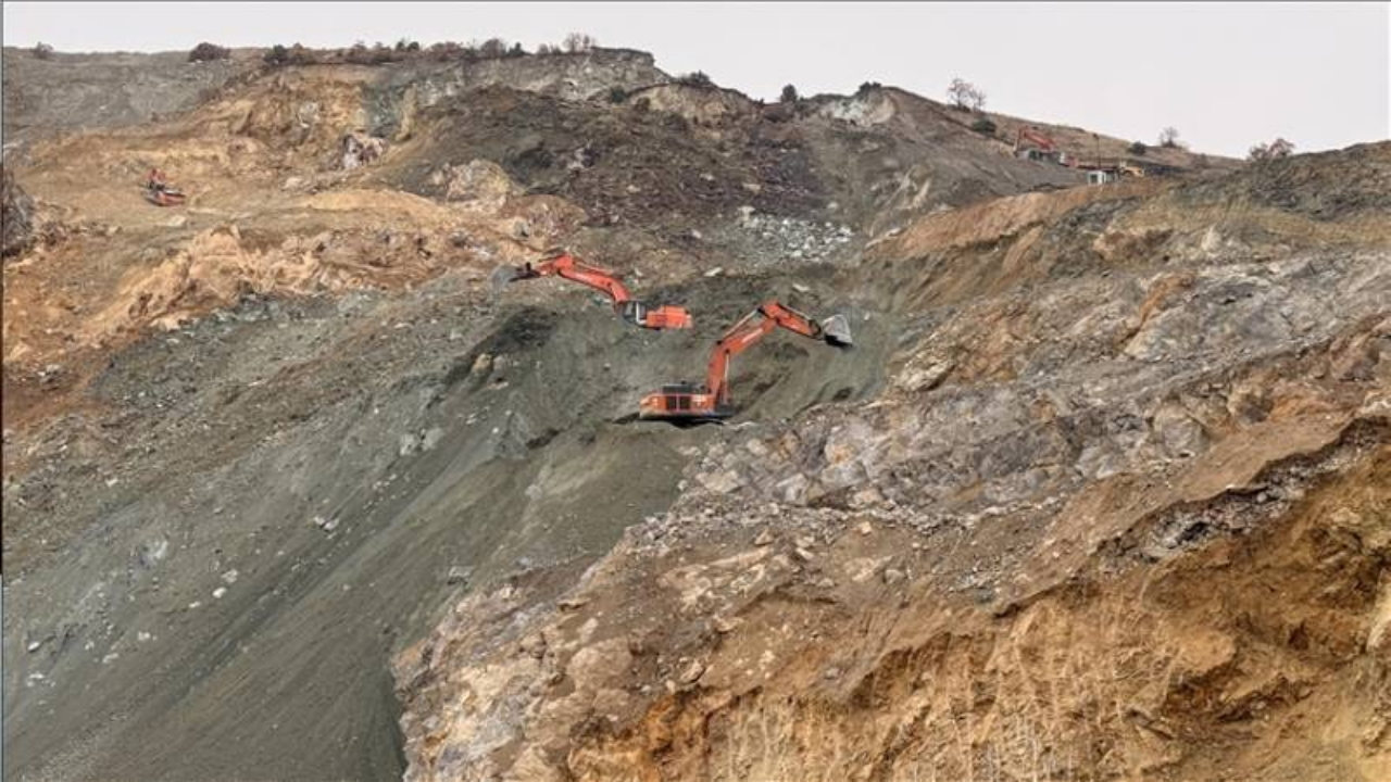 Sivas'ta maden ocağında göçük altında kalan şantiye şefi 8 gündür aranıyor