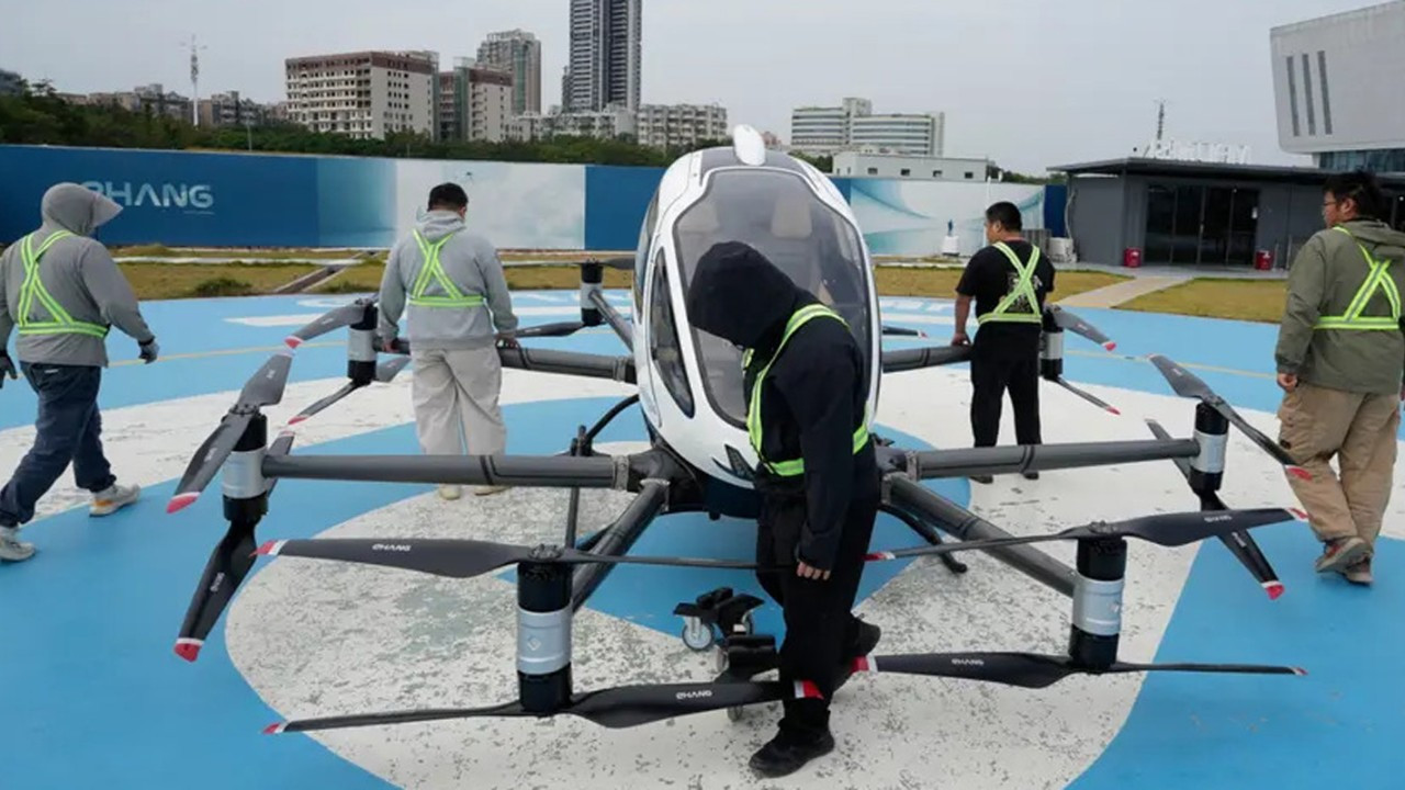 Uçan taksiler yemek teslimatına başladı