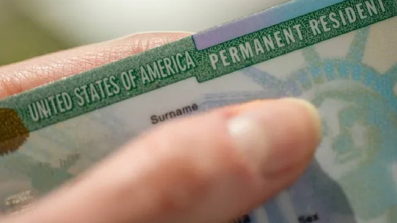 ABD, 19 ülkenin vatandaşlarının yeşil kart statüsünü yeniden inceleyecek