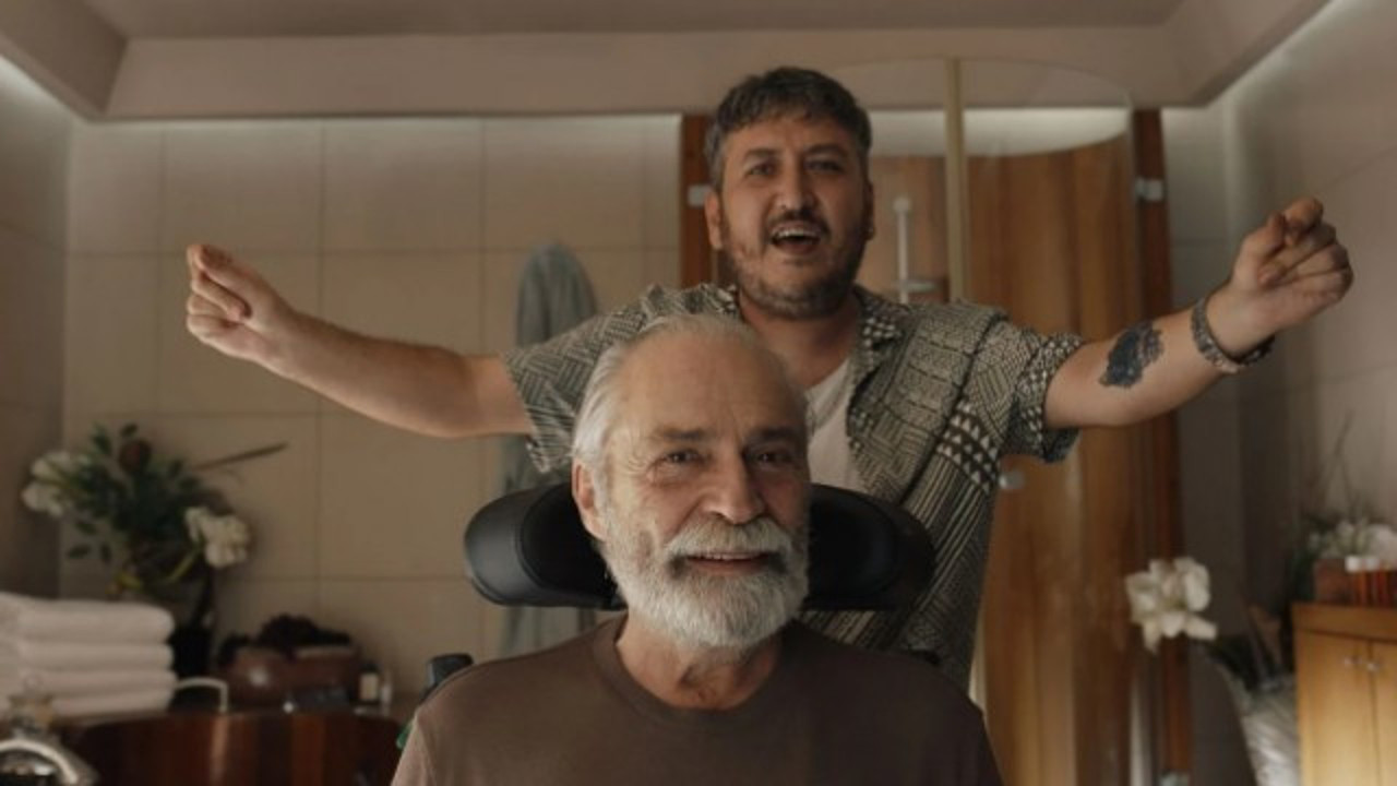 Haluk Bilginer ve Feyyaz Yiğit'in başrollerini paylaştığı Yan Yana filmi gişede "artış" rekoru kırdı