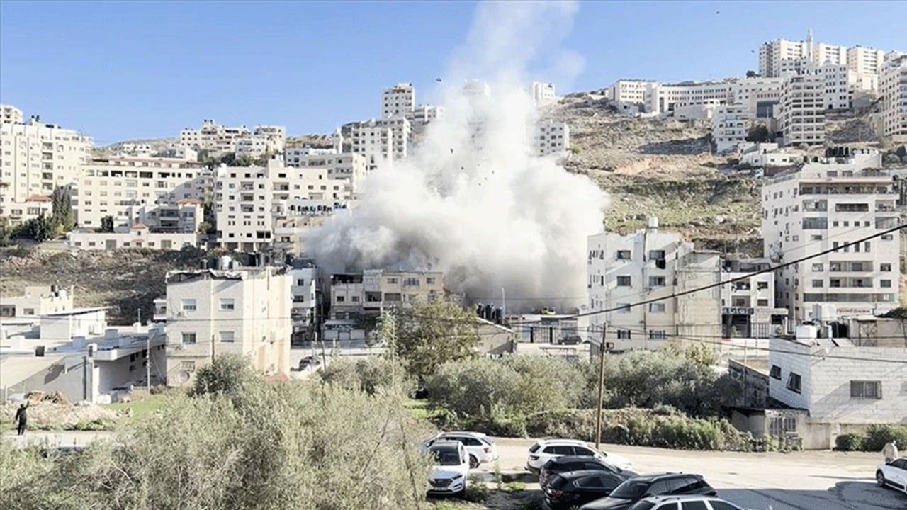 İsrail, Nablus'a baskın düzenleyerek bölgeye askeri takviye gönderdi