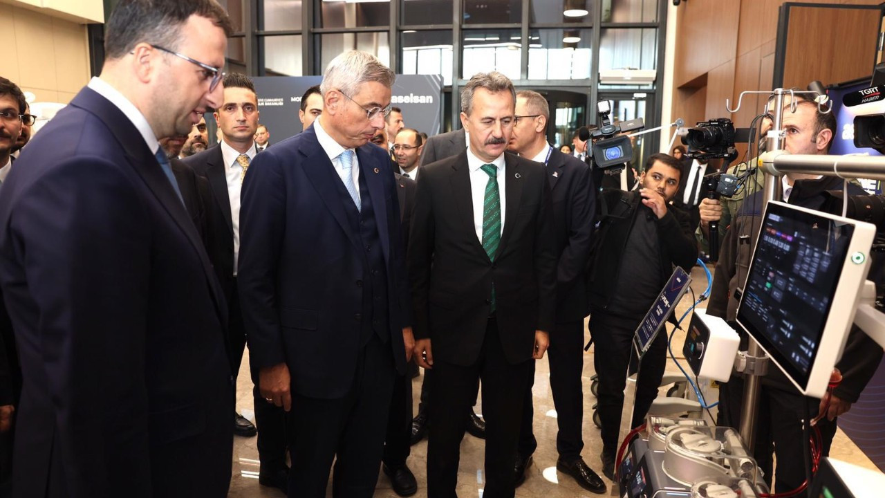 ASELSAN'ın ürettiği 'mobil dijital röntgen' cihazı Sağlık Bakanlığı'na teslim edildi