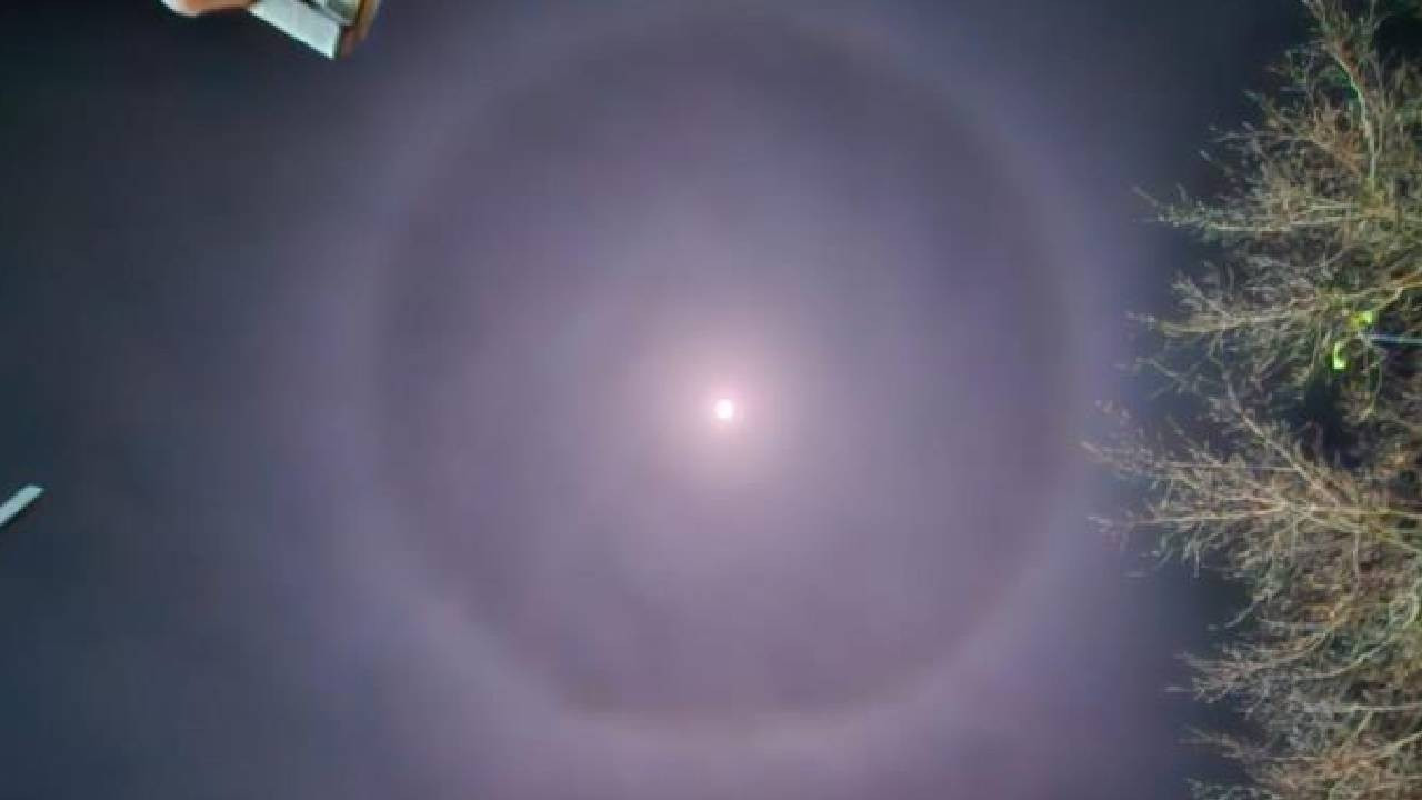 Fırtına habercisi mi? ‘Ay Halesi' görüldü, gören telefona sarıldı