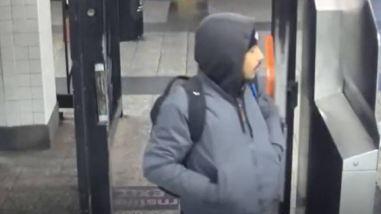 ABD'de metroda dehşet: Uyurken ateşe verildi (Video)