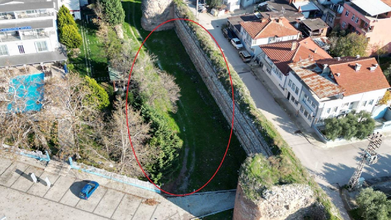 İznik’te tarihi surlar içindeki arsasını Papa’nın ziyaretinden bir gün sonra satışa çıkardı: İşte istenen ücret