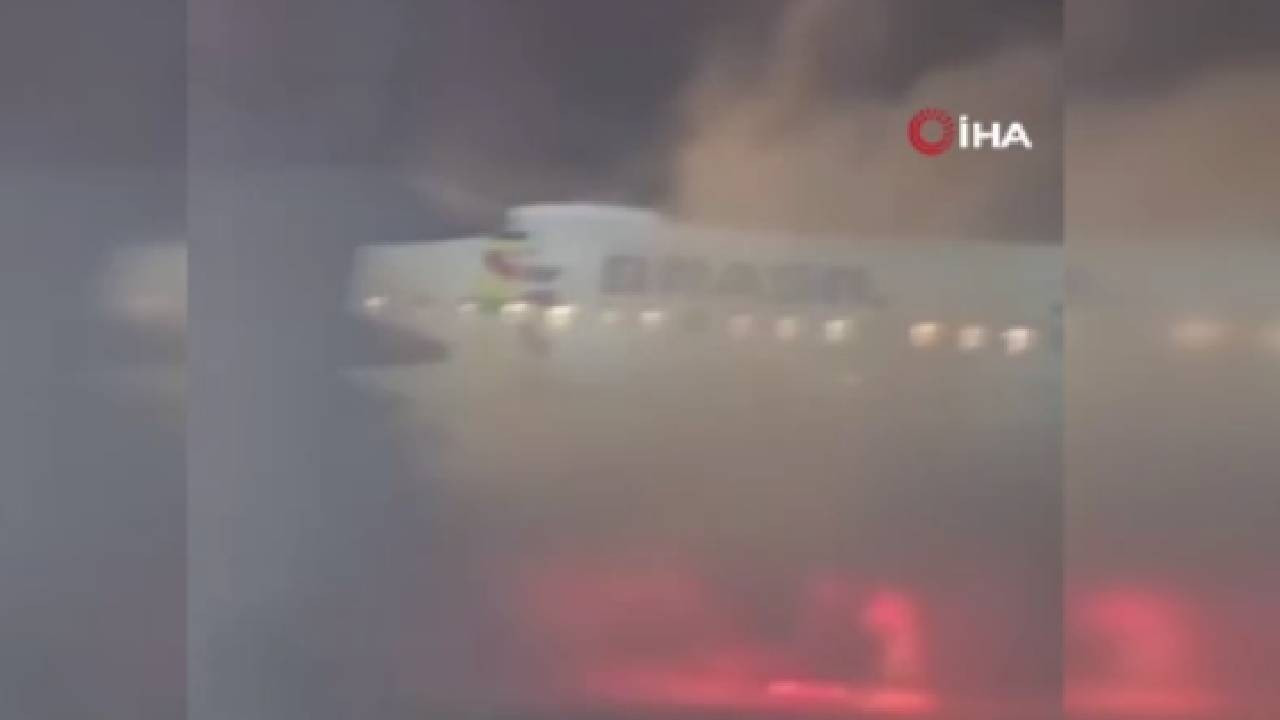 Brezilya'da pistteki bagaj yükleme aracında yangın: Yolcu uçağını duman sardı, yolcular tahliye edildi (Video)