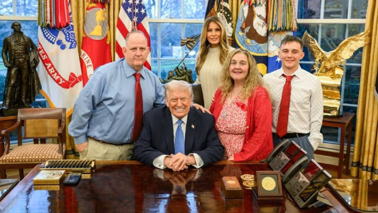 Trump, Washington’daki silahlı saldırıdan ağır yaralı kurtulan Ulusal Muhafız askerinin ailesini Beyaz Saray’da ağırladı