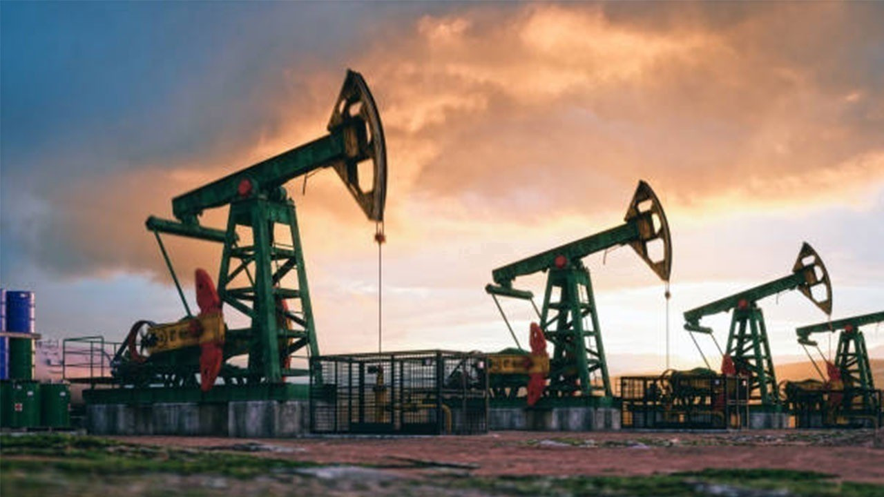 ABD, 2026 petrol fiyat tahminini yukarı yönlü günc…