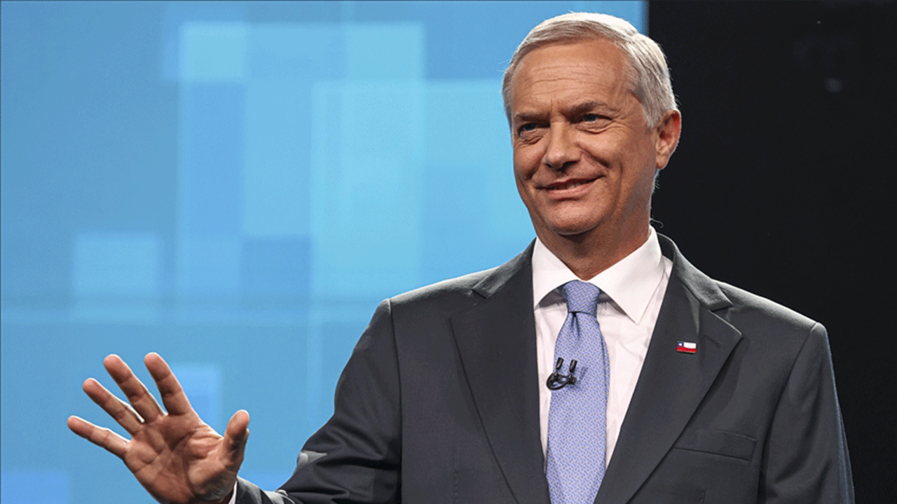 Şili’de devlet başkanlığı seçimini aşırı sağ adayı 16 puan farkla kazandı