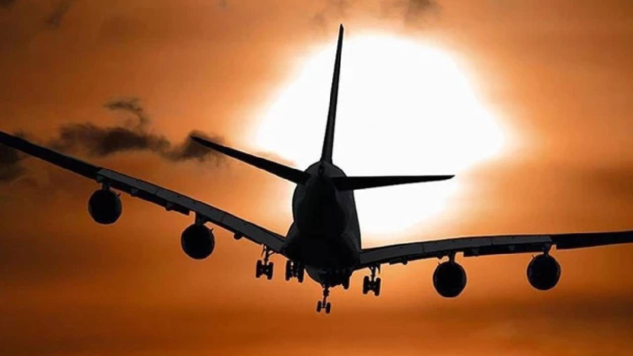 Havadaki uçağın kapısını açmaya çalıştı: 'Kanatlar yok oldu, hepimiz öleceğiz'