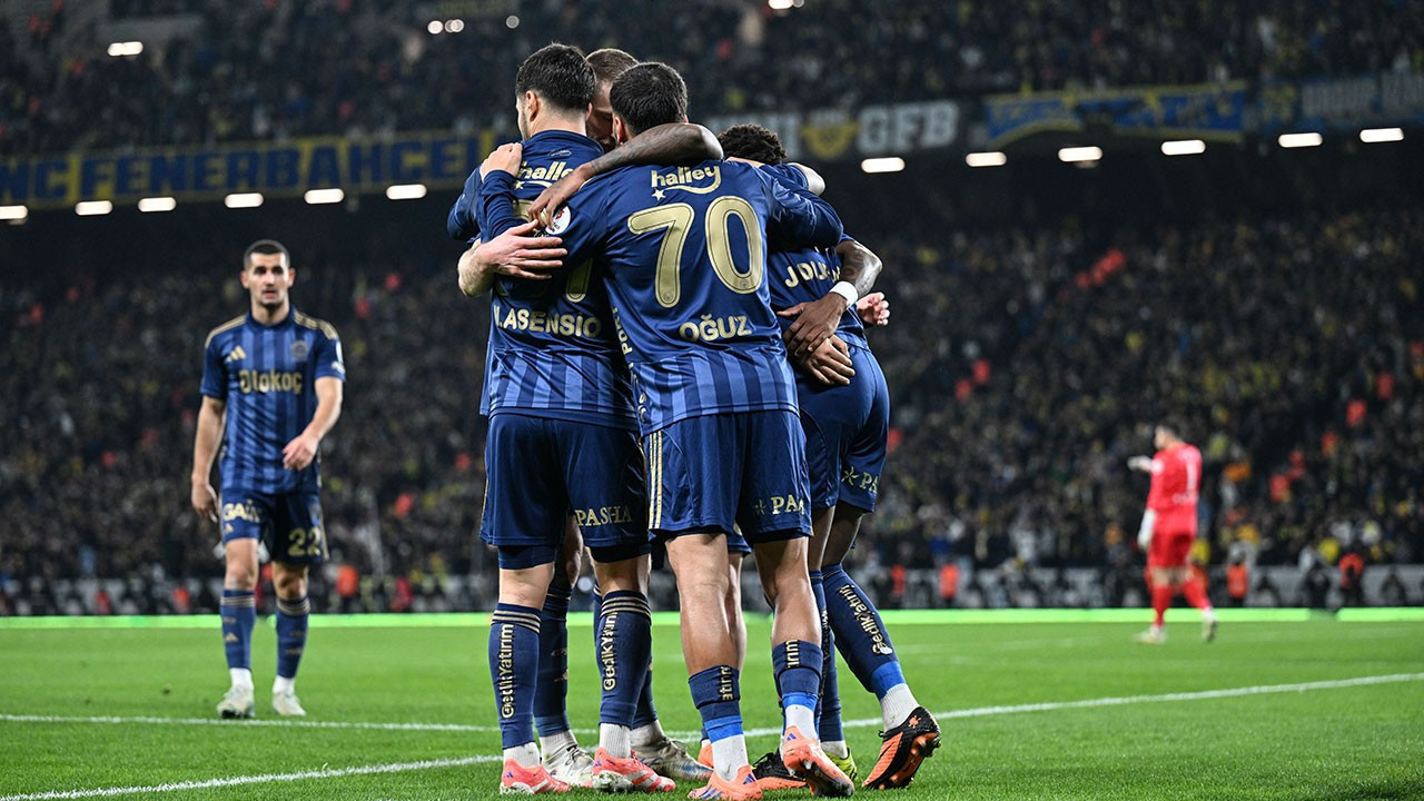3 golle 3 puan: Fenerbahçe maç fazlasıyla lider koltuğunda