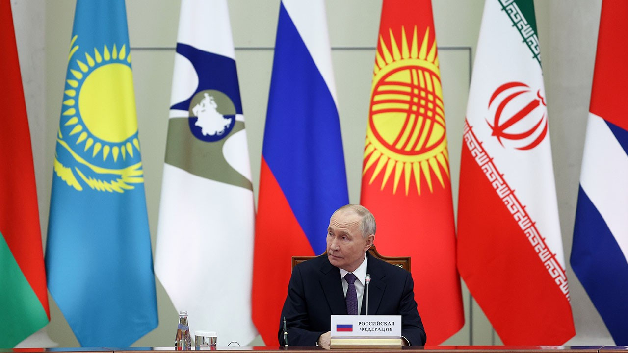 Putin: AEB, çok kutuplu dünyanın bağımsız ve kendine yeten merkezlerinden biri olarak konumlandı