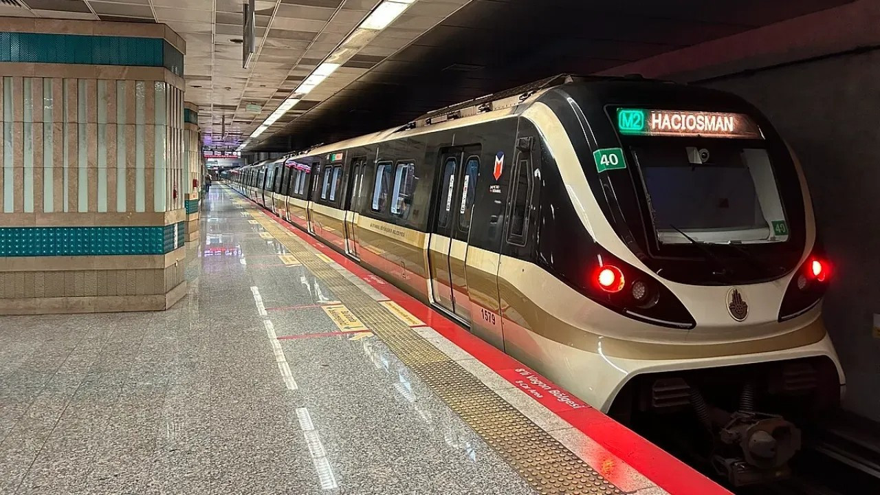 İstanbul'da metro arızası: Seferlerde aksama yaşanıyor!