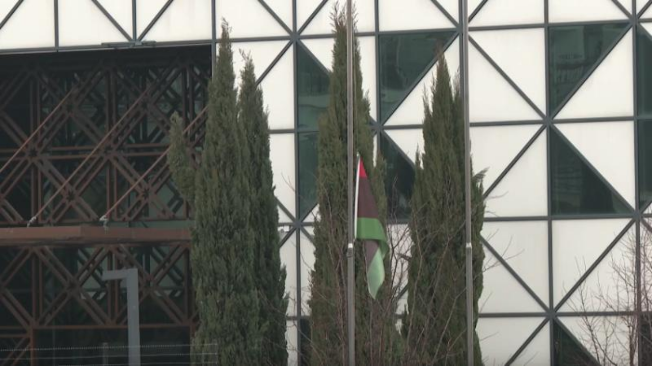 Libya'nın Ankara Büyükelçiliğinde bayraklar yarıya indirildi